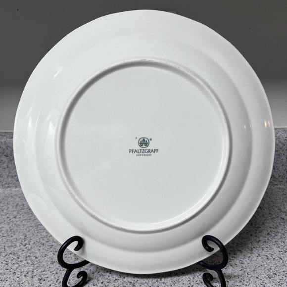 Pfaltzgraff Red Ribbons Pattern Holiday Dinner Plates - Picture 4 of 9